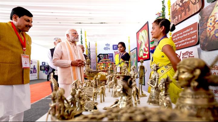 Prime Minister Shri Modi Visits Exhibition